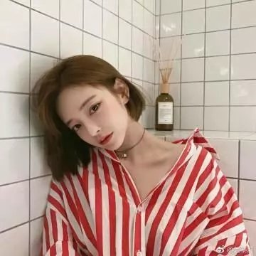 看她轻轻的飞起